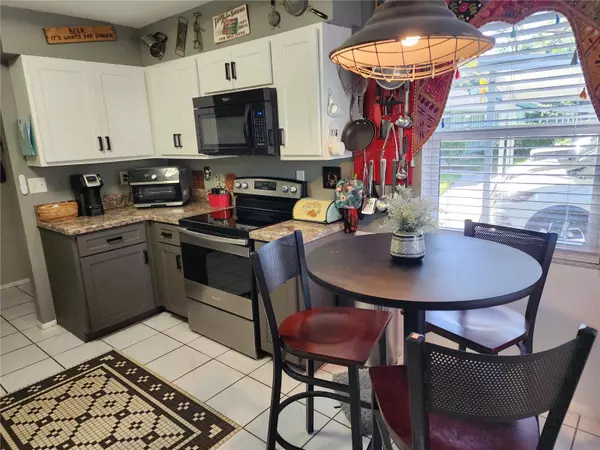 Sarasota, FL 34234,5055 BARRINGTON CIR #1201