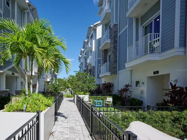 516 LAUREL PARK DR,  Sarasota,  FL 34236