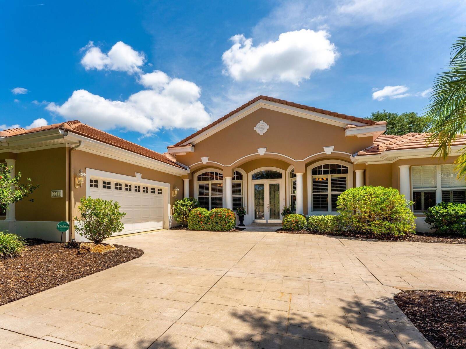 7211 SAINT JOHNS WAY, University Park, FL 34201