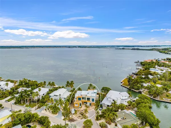 Holmes Beach, FL 34217,515 56TH ST