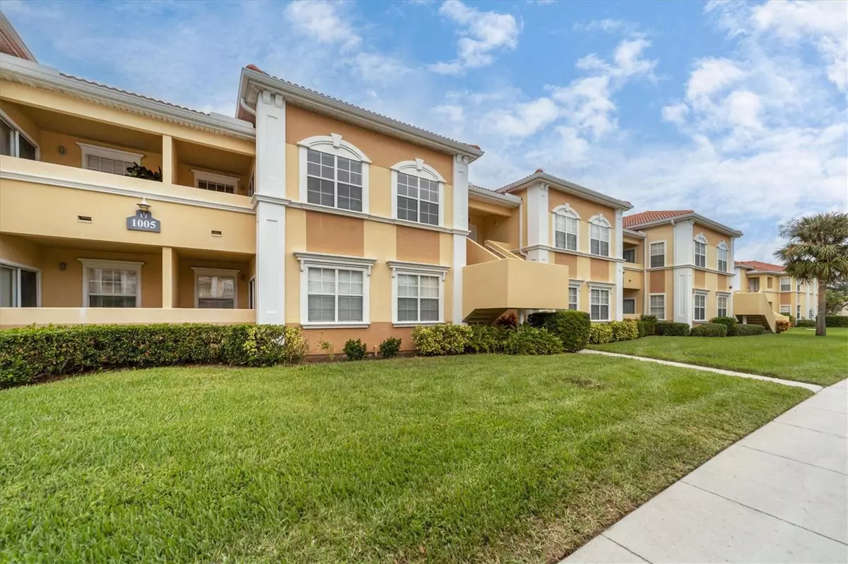 Sarasota, FL 34237,1005 VILLAGIO CIR #202