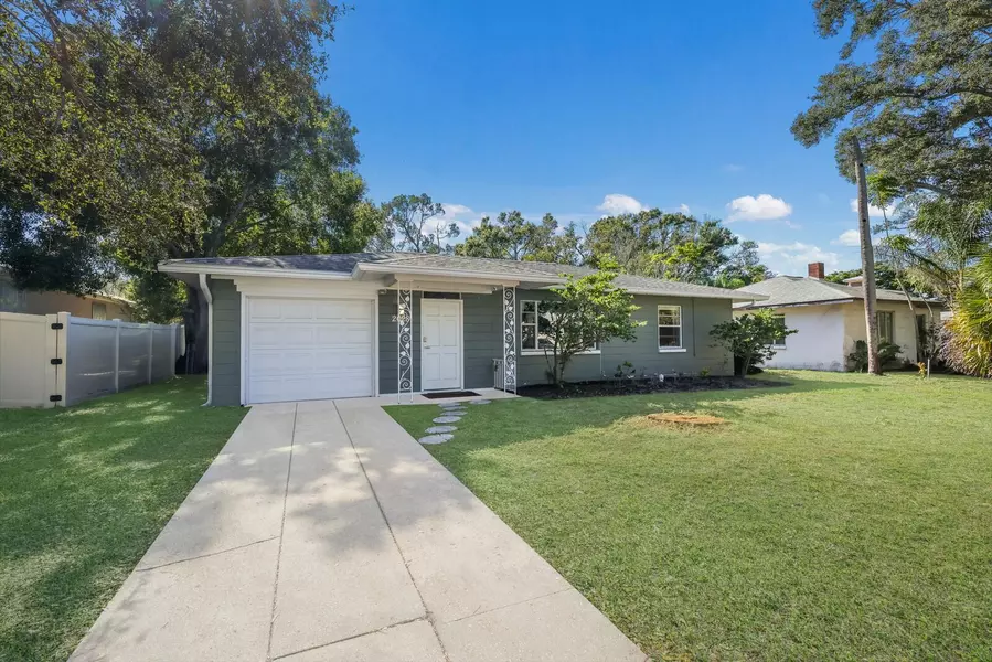 2028 BOUGAINVILLEA ST, Sarasota, FL 34239