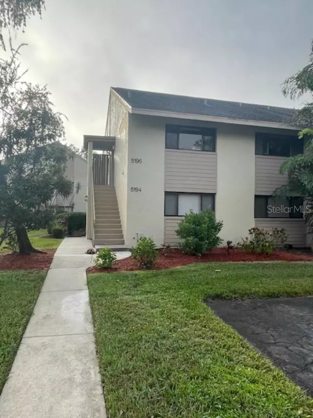Sarasota, FL 34235,5196 HARPERS CROFT #28