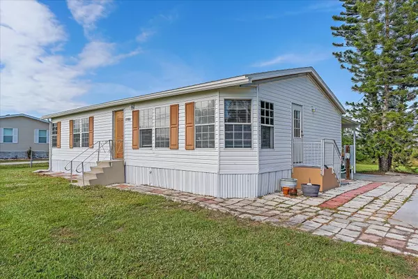 Punta Gorda, FL 33950,27880 ROANOKE CIR