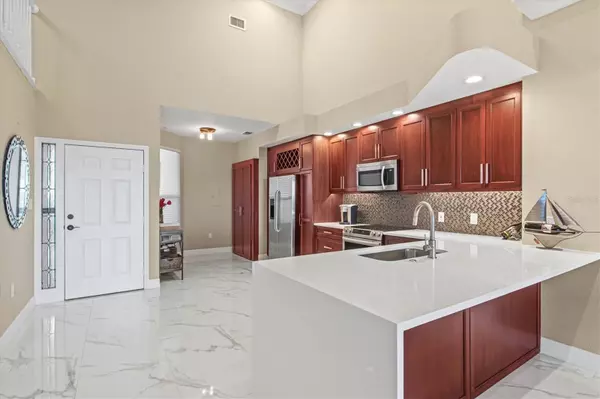 Sarasota, FL 34231,5420 EAGLES POINT CIR #403