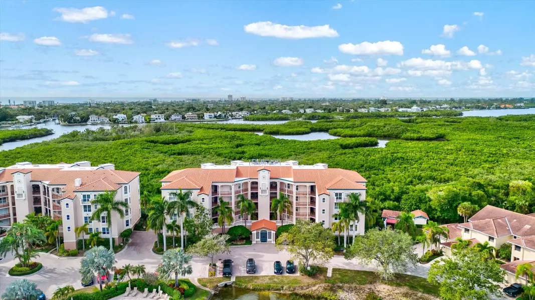 5420 EAGLES POINT CIR #403, Sarasota, FL 34231