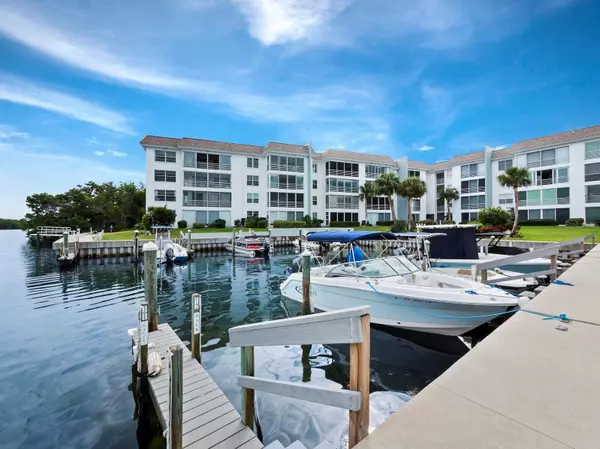 Longboat Key, FL 34228,600 SUTTON PL #303B