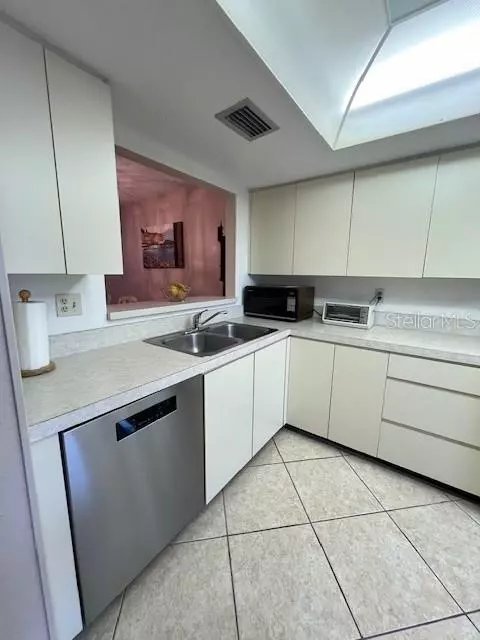 Sarasota, FL 34231,2666 WOODGATE LN #D-1