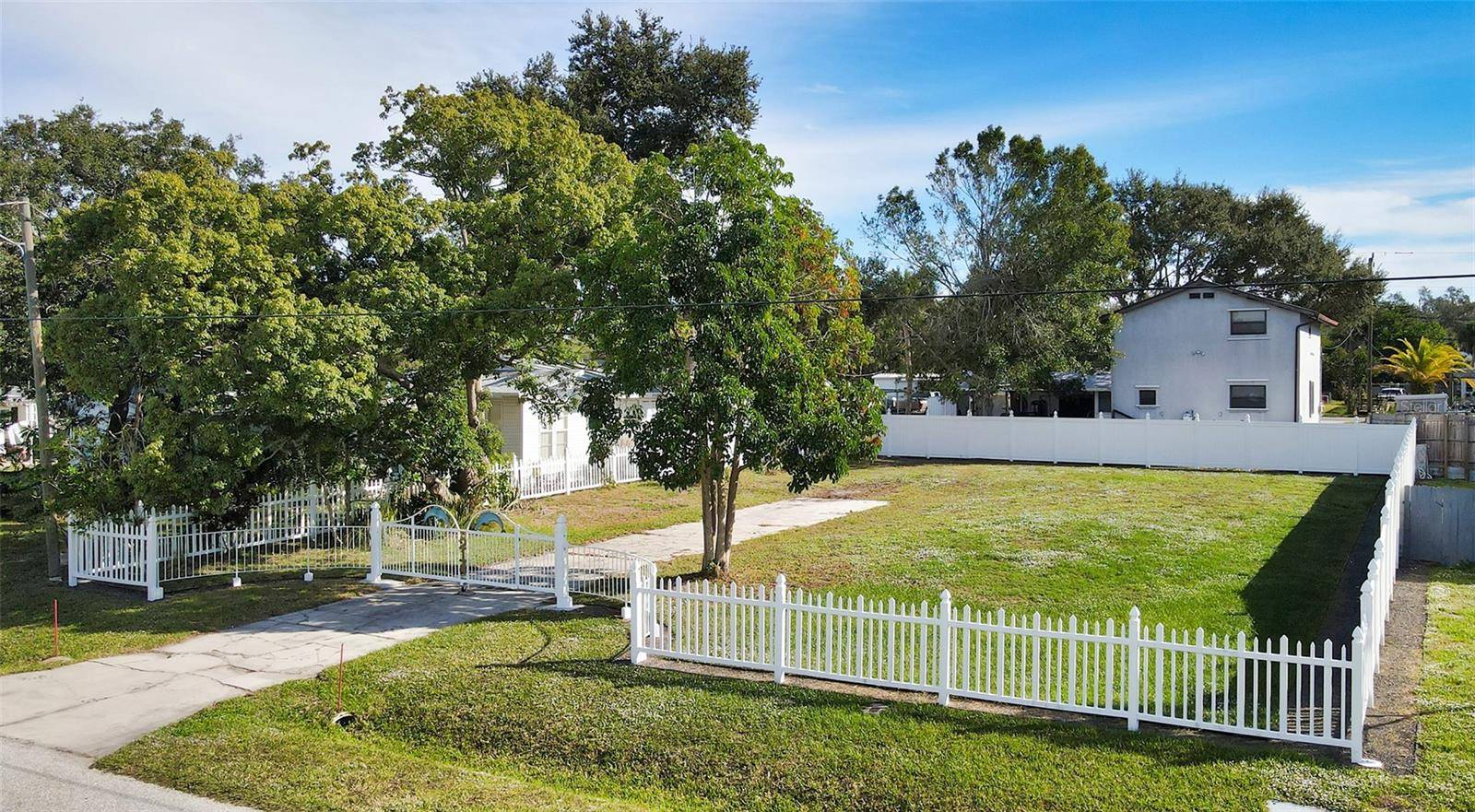 Nokomis, FL 34275,214 RAVENNA ST N