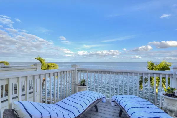 4950 COQUINA KEY DR SE, St Petersburg, FL 33705