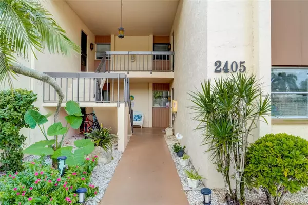 2405 CLUBHOUSE CIR #204, Sarasota, FL 34232