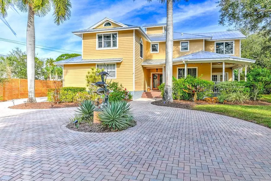 8823 FISHERMENS BAY DR, Sarasota, FL 34231