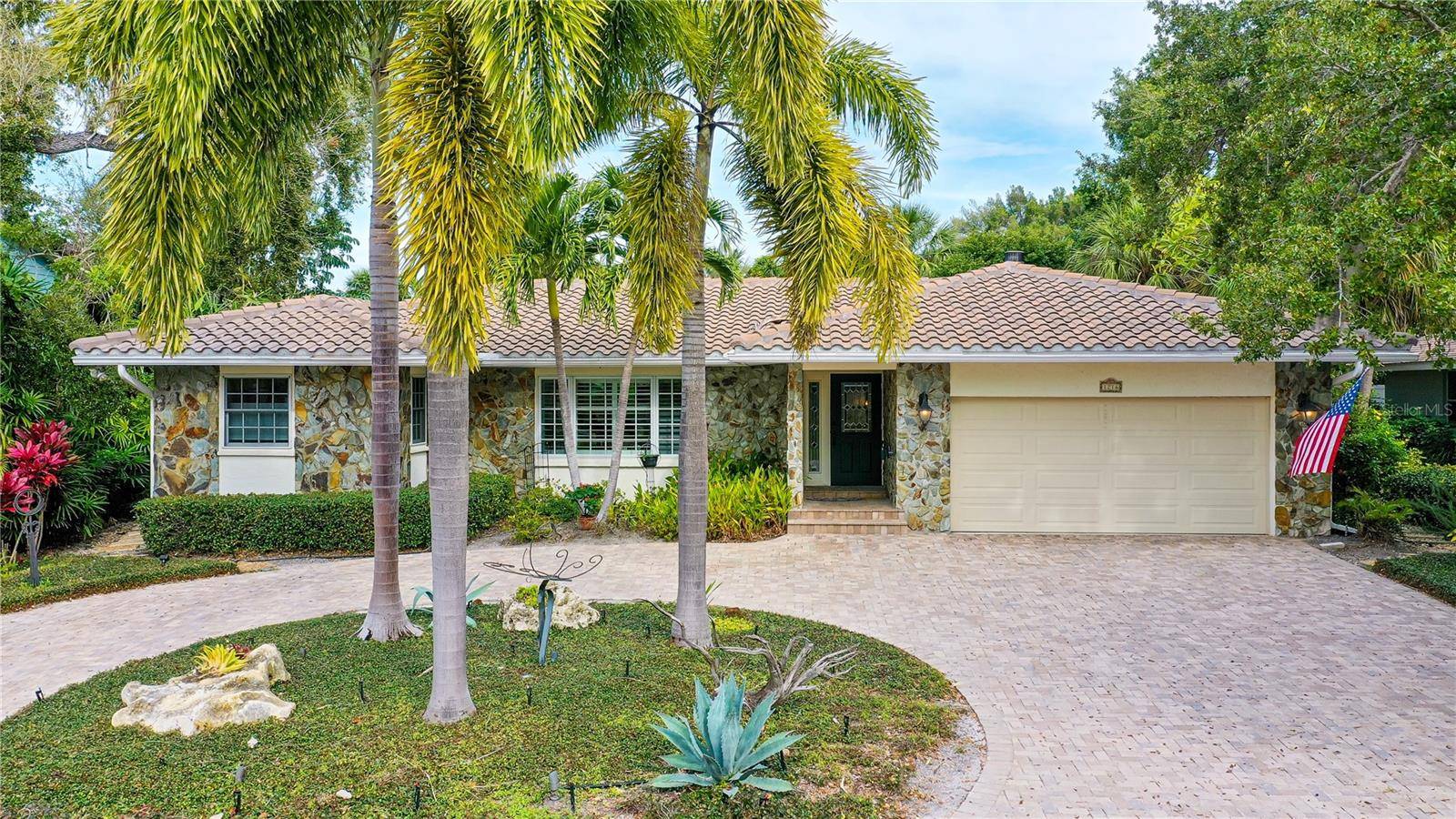 1216 S VIEW DR, Siesta Key, FL 34242