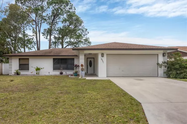 Sarasota, FL 34243,8461 CYPRESS LAKE CIR