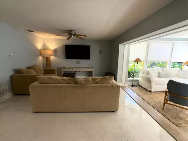 Sarasota, FL 34232,1883 RIVIERA CIR