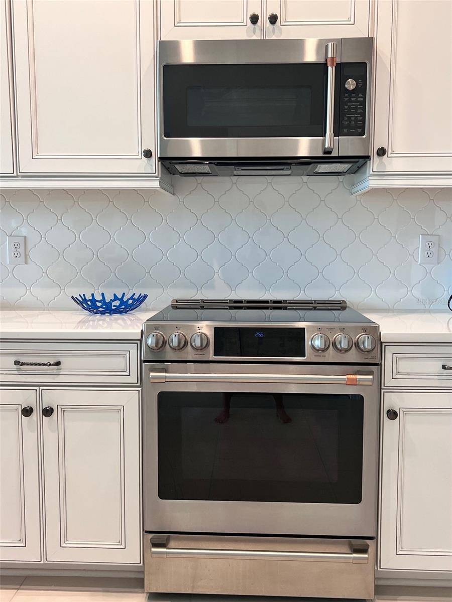 Sarasota, FL 34231,5569 CANNES CIR