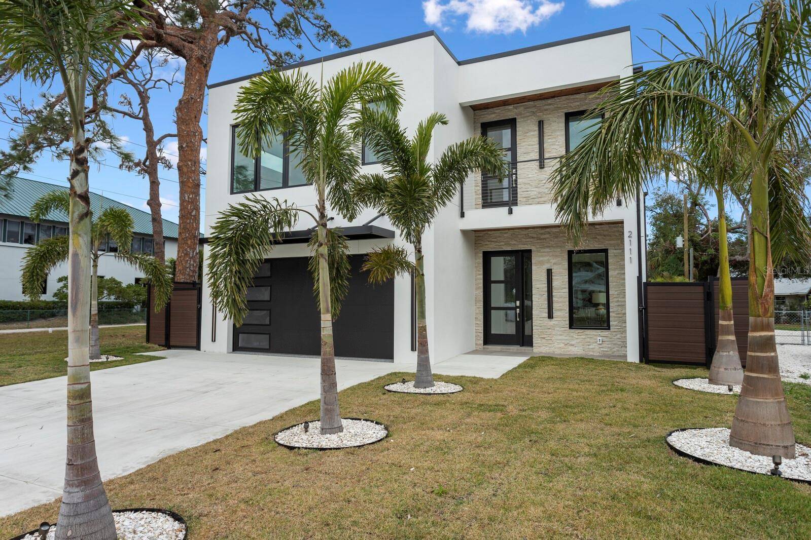 2111 HAWTHORNE ST, Sarasota, FL 34239