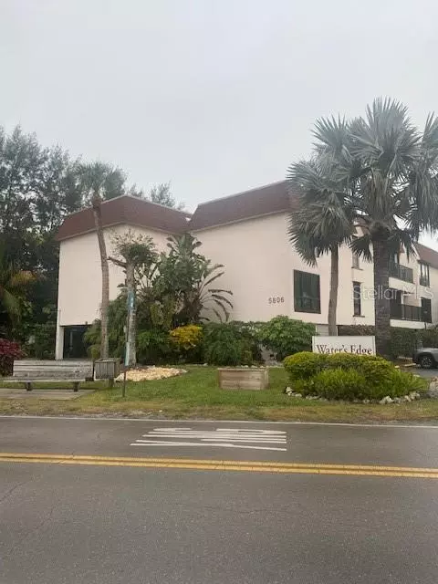 Holmes Beach, FL 34217,5806 GULF DR #203