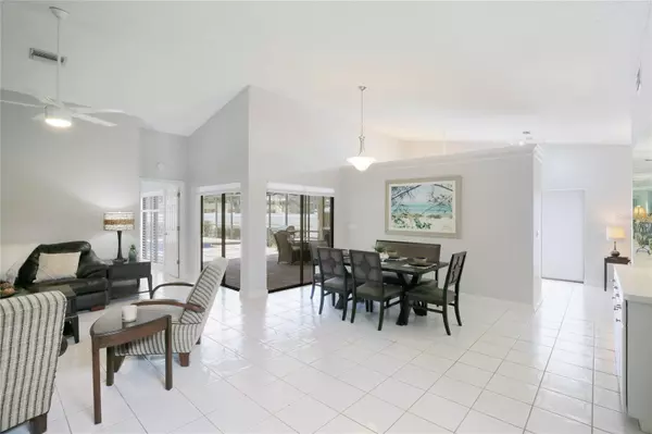 Sarasota, FL 34243,7830 PINE TRACE DR