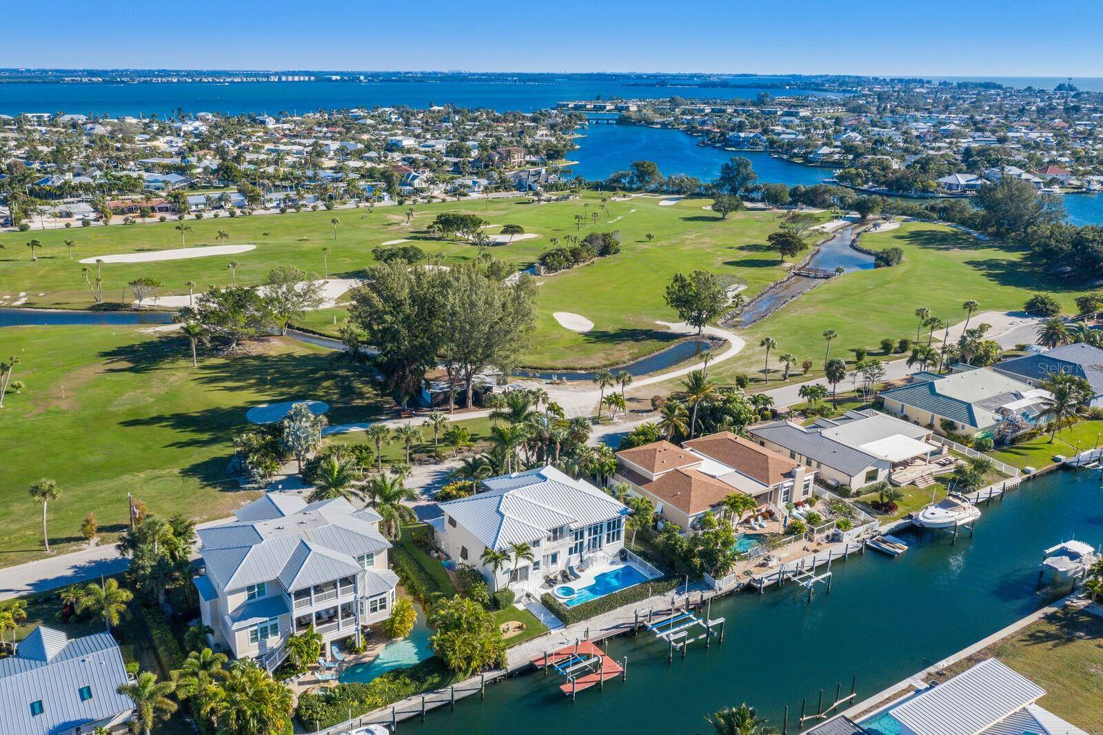Holmes Beach, FL 34217,613 IVANHOE LN