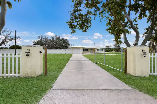 5812 18TH AVE E,  Bradenton,  FL 34208