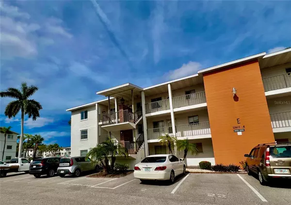 Bradenton, FL 34207,2215 SUNSET DR #E1