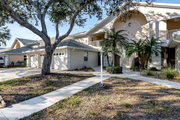 Sarasota, FL 34243,7234 ELEANOR CIR #102