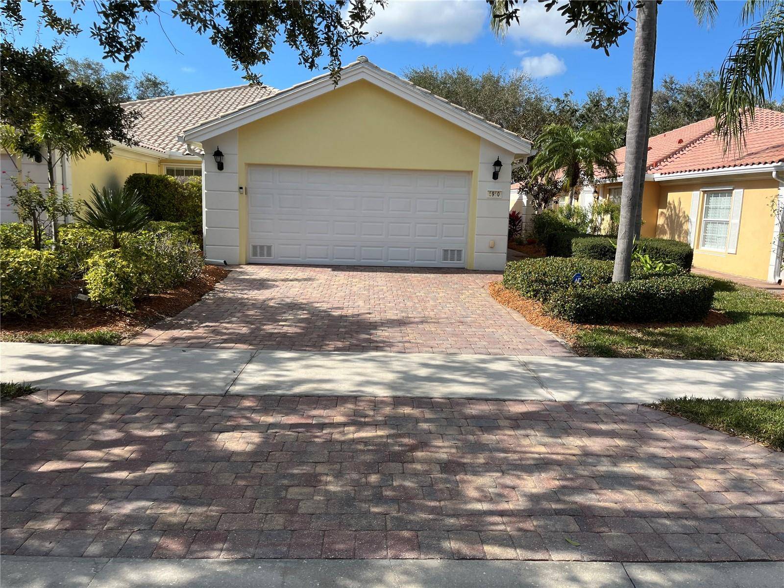5950 BENEVENTO DR, Sarasota, FL 34238