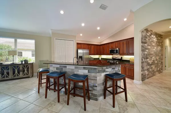 Bradenton, FL 34212,935 RIVER BASIN CT #202