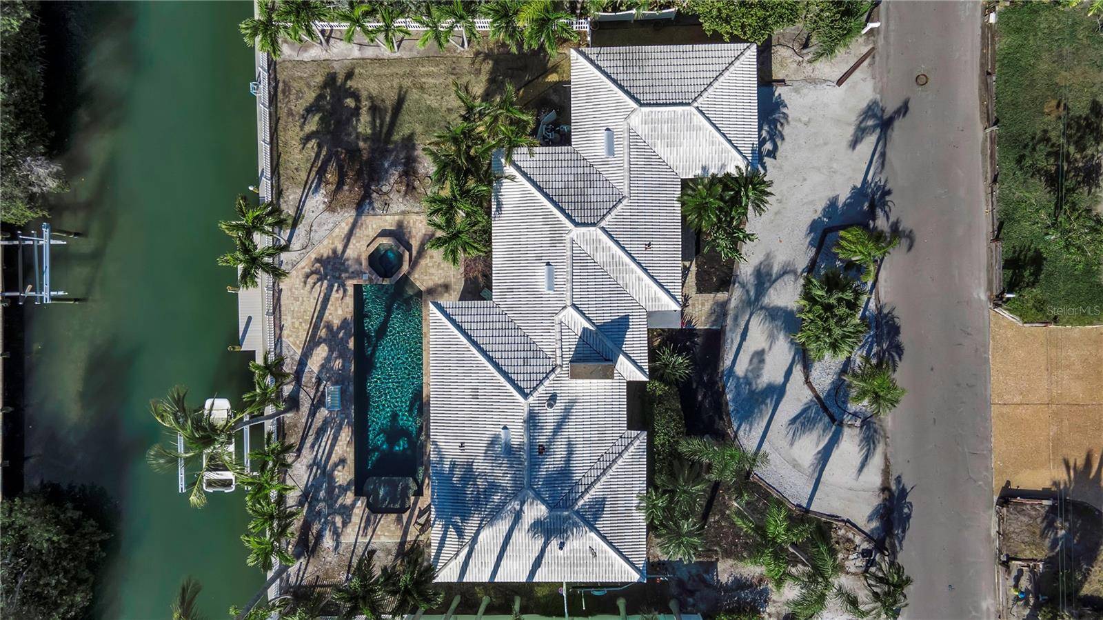 Longboat Key, FL 34228,589 BAYVIEW DR