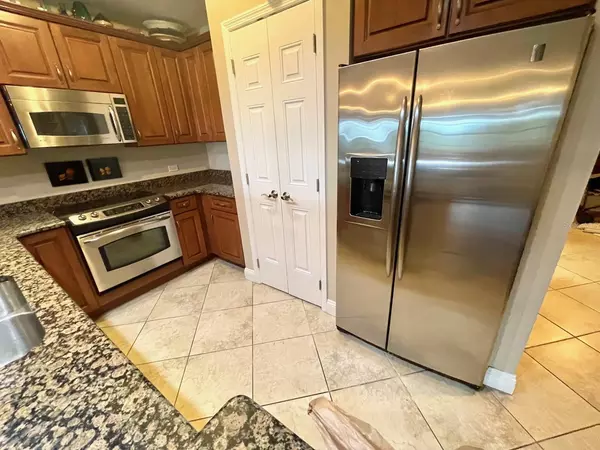 Lakewood Ranch, FL 34202,7612 LAKE VISTA CT #305