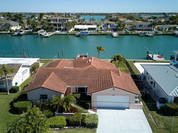 11755 6TH ST E, Treasure Island, FL 33706