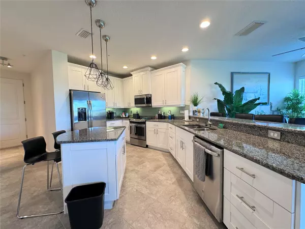 Bradenton, FL 34209,7710 34TH AVE W #202