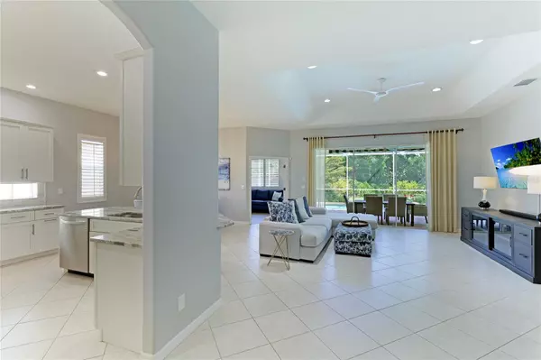 Sarasota, FL 34238,5014 FLAGSTONE DR