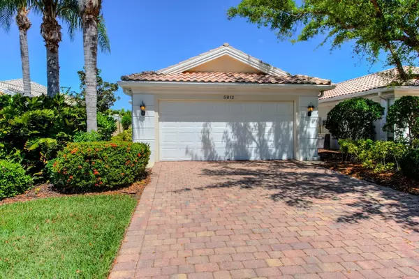 Sarasota, FL 34238,5812 HELICON PL