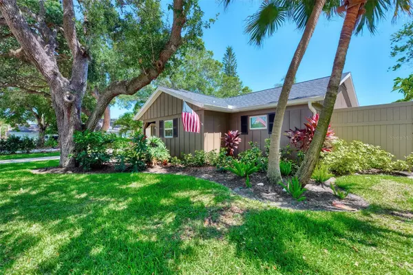 Sarasota, FL 34231,2910 WOODPINE CT