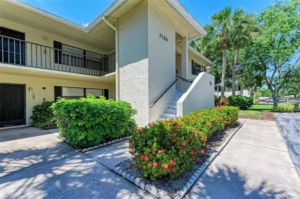 Sarasota, FL 34243,7130 FAIRWAY BEND LN #289