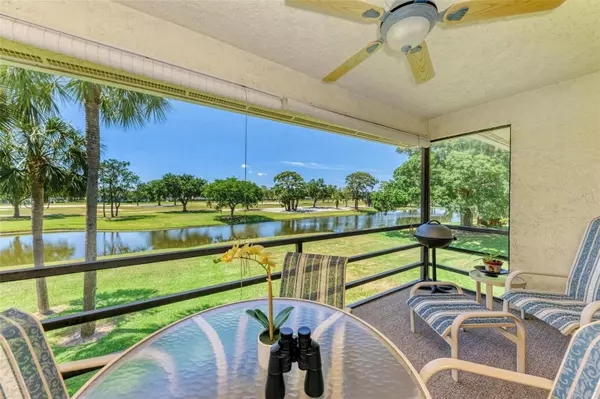 Sarasota, FL 34243,7130 FAIRWAY BEND LN #289