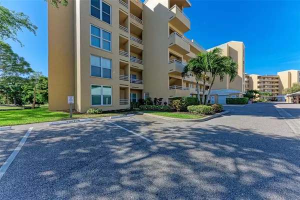 Bradenton, FL 34209,3750 PINEBROOK CIR #301