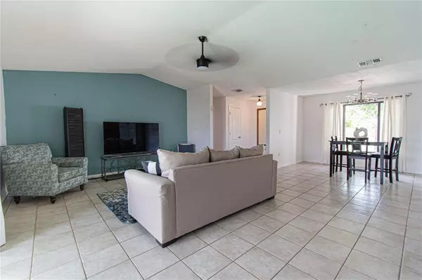 Sarasota, FL 34243,5104 BRANDEIS CIR N