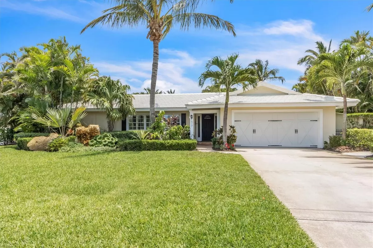 Holmes Beach, FL 34217,517 74TH ST