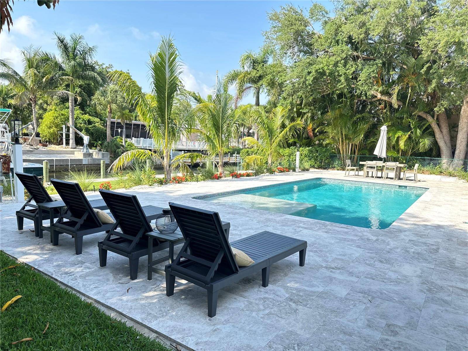 1723 STANFORD LN, Sarasota, FL 34231