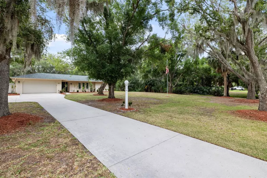 2231 SHADOW OAKS RD, Sarasota, FL 34240