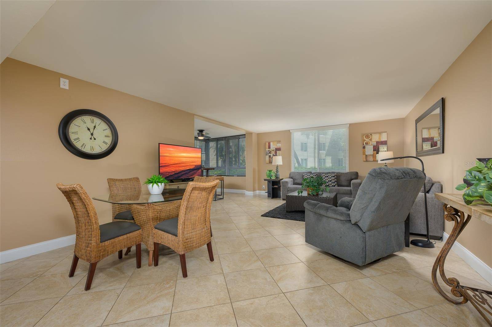 Sarasota, FL 34242,5920 MIDNIGHT PASS RD #104