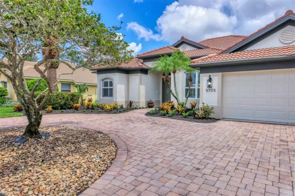 Sarasota, FL 34233,5705 OAKTON CT