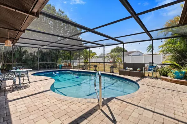 Sarasota, FL 34243,926 PLUM TREE LN