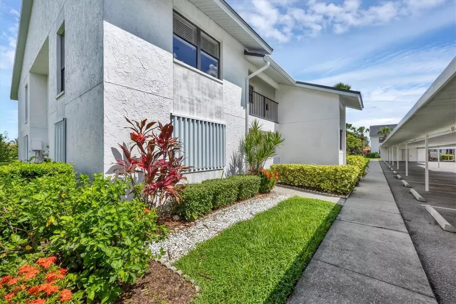 1100 CAPRI ISLES BLVD #221, Venice, FL 34292