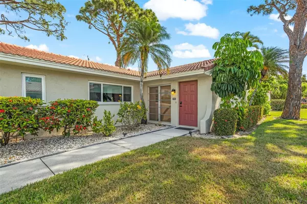 2169 PUEBLO CIR #V-18, Sarasota, FL 34231