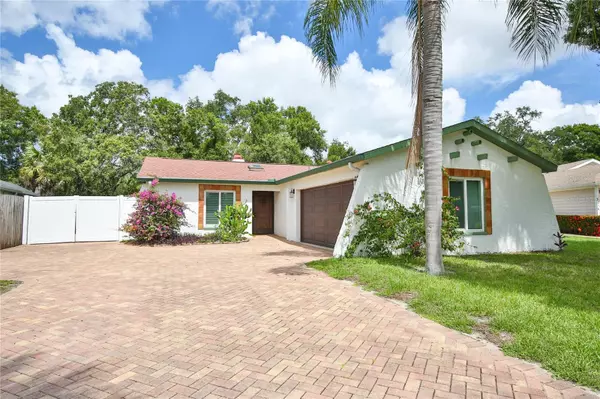 Sarasota, FL 34243,8220 COUNTRY OAKS CT