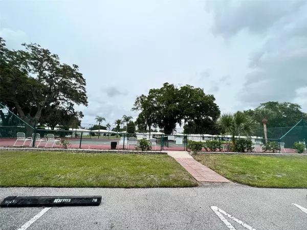 Sarasota, FL 34232,3223 BENEVA RD #101